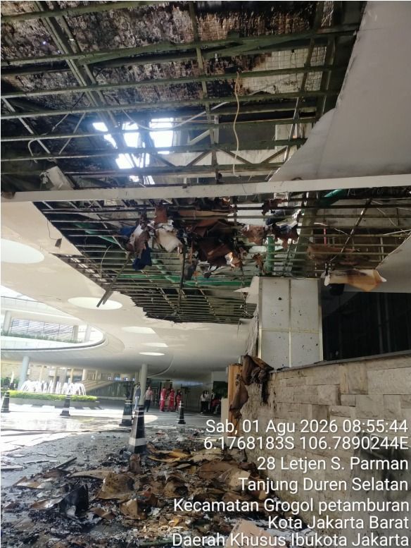Kebakaran di Hotel Pullman di kawasan Jakarta Barat (Jakbar) telah padam. Kebakaran diduga dipicu masalah kelistrikan. (dok Damkar DKI)