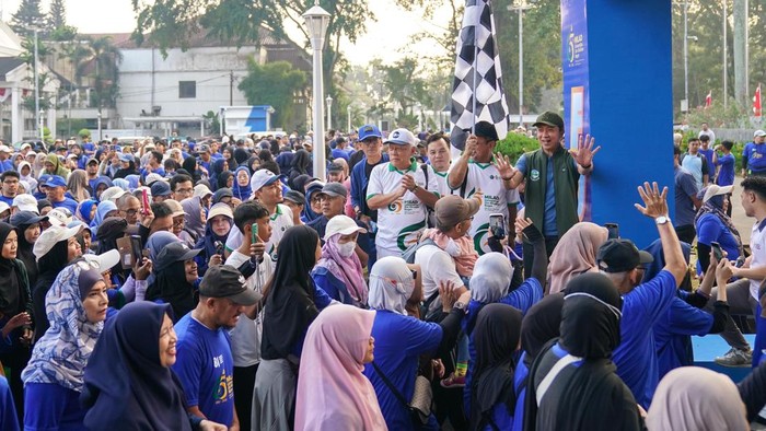 Ketua DPRD Kota Bogor, Dr. Adityawarman Adil, menghadiri kegiatan Fun Day UIKA Bogor Japan Sehat dalam rangka Milad ke-65 Universitas Ibn Khaldun (UIKA) Bogor. Kegiatan diawali dengan pelepasan ratusan peserta tersebut berlangsung di halaman Balai Kota Bogor, Sabtu (1/8/2026).