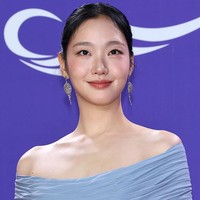 Adu Gaya Aktris di Blue Dragon Series Awards, Kim Go Eun Menang Daesang
