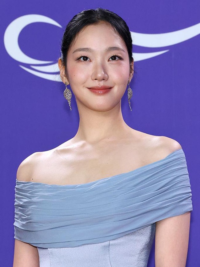 Adu Gaya Aktris di Blue Dragon Series Awards, Kim Go Eun Menang Daesang