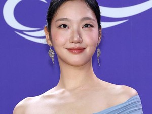Adu Gaya Aktris di Blue Dragon Series Awards, Kim Go Eun Menang Daesang