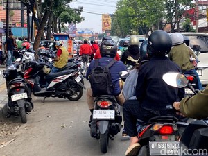 Perjuangan Warga Bandung Menghemat Uang di Tengah Tekanan Ekonomi