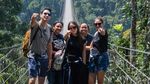 Foto Keseruan Darius Sinathrya dan Keluarga Liburan di Sukabumi