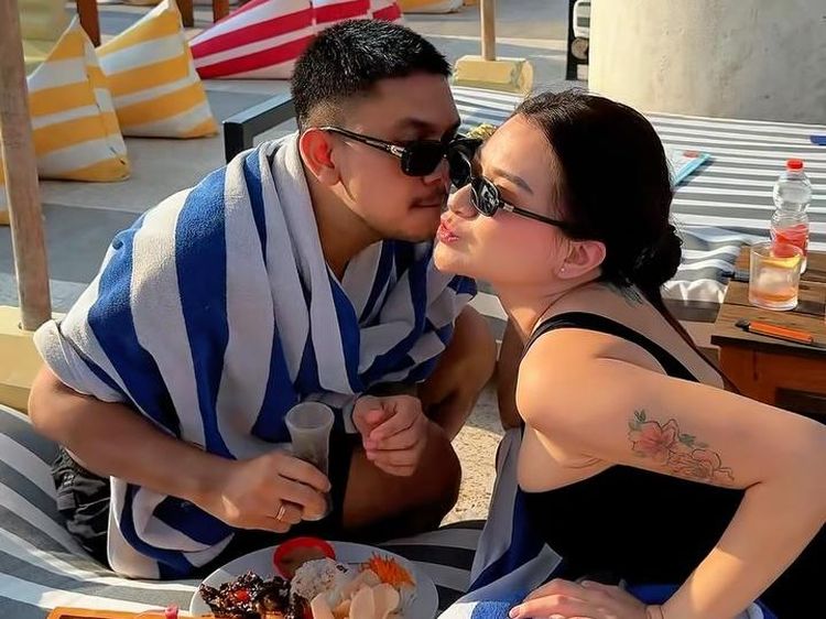 Nathalie Holscher-Aripat Bulan Madu ke Gili Trawangan