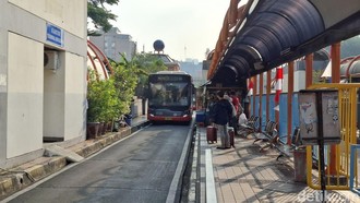 Pekerja Terima Tarif TransJ Blok M-Soetta Rp 15 Ribu: Naik Motor Gempor