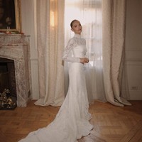 Kali ini Thylane memilih gaun pengantin elegan dengan ekor dramatis dari Miu Miu yang juga dilengkapi veil panjang. Gaun pengantin impianku. Kustom oleh @miumiu. Di mana selamanya dimulai. Foto: Instagram @thylaneblondeau