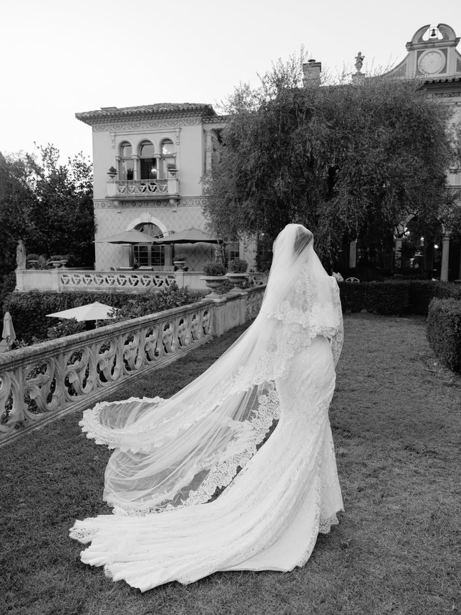Untuk pernikahannya kali ini, Thylane menginginkan gaun pengantin yang simple, soft, modern, dan timeless. Foto: Instagram @thylaneblondeau