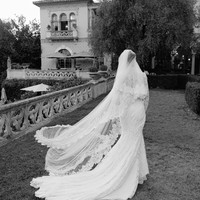 Untuk pernikahannya kali ini, Thylane menginginkan gaun pengantin yang simple, soft, modern, dan timeless. Foto: Instagram @thylaneblondeau
