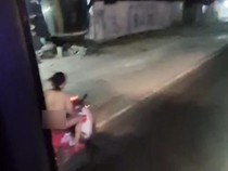 Viral Pria Naik Motor Sambil Bugil di Lamongan, Ini Faktanya