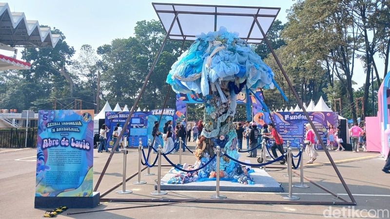 SkyAvenue 2026 SMA Labschool Kebayoran menggelar festival seni tahunan SkyAvenue 2026 di Istora Senayan, Jakarta, Sabtu (1/8/2026). Ini merupakan gelaran SkyAvenue ke-21 sepanjang sejarah pensi tersebut.