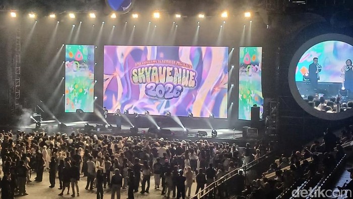 SMA Labschool Kebayoran menggelar festival seni tahunan SkyAvenue 2026 di Istora Senayan, Jakarta, Sabtu (1/8/2026). Ini merupakan gelaran SkyAvenue ke-21 sepanjang sejarah pensi tersebut.