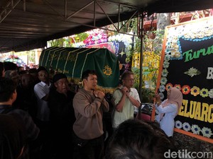 Ratusan Orang Antar Nasirun ke Pusara Terakhir