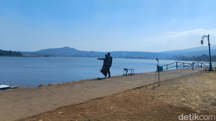 Suasana Taman Desa Jagara Waduk Darma Kuningan