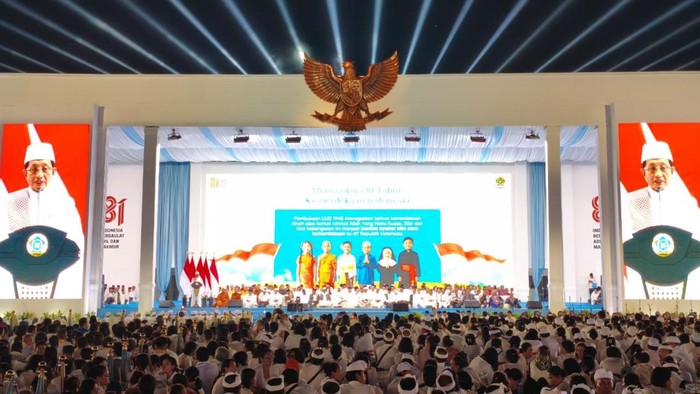 Suasana zikir dan doa kebangsaan di Monas, Jakarta malam ini. (Fadil/detikcom)