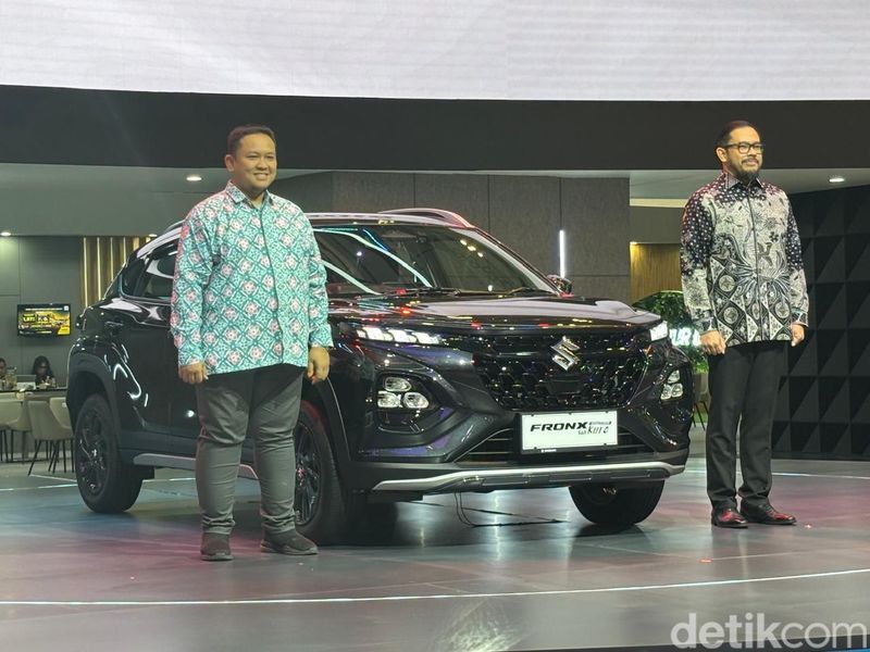Suzuki Fronx SGX Hybrid Kuro Suzuki Fronx SGX Hybrid Kuro hadir di GIIAS 2026.