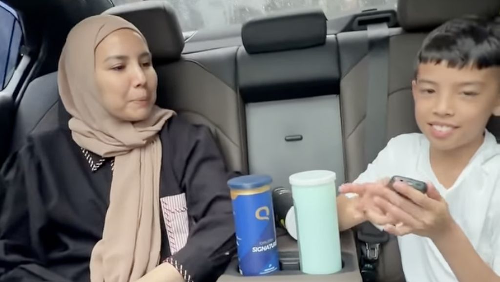Masuk Akal dan Simpel, Alasan Tya Ariestya Kasih Anak Ponsel Jadul
