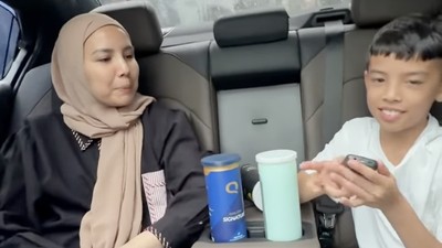 Masuk Akal dan Simpel, Alasan Tya Ariestya Kasih Anak Ponsel Jadul