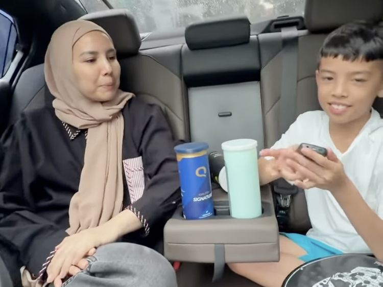 Masuk Akal dan Simpel, Alasan Tya Ariestya Kasih Anak Ponsel Jadul