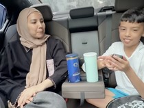 Masuk Akal dan Simpel, Alasan Tya Ariestya Kasih Anak Ponsel Jadul