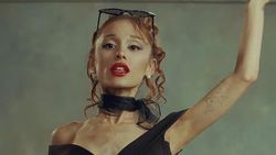 Ariana Grande Bikin Kejutan Lagi