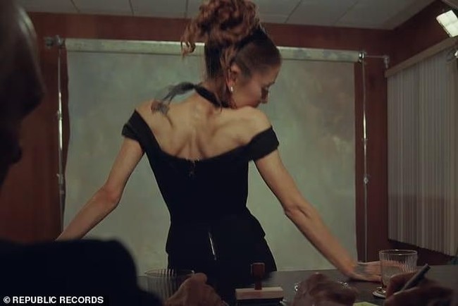 Ariana selalu menegaskan bahwa dirinya dalam keadaan sehat. Dalam wawancara pada 2024, Ariana mengatakan masyarakat sudah terlalu nyaman mengomentari penampilan fisik orang lain. Aku rasa kita tidak seharusnya merasa bebas mengomentari penampilan, tubuh, atau kesehatan seseorang seolah tahu apa yang sebenarnya terjadi, ujarnya. Foto: dok. Republic Record