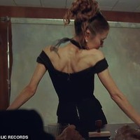 Ariana selalu menegaskan bahwa dirinya dalam keadaan sehat. Dalam wawancara pada 2024, Ariana mengatakan masyarakat sudah terlalu nyaman mengomentari penampilan fisik orang lain. Aku rasa kita tidak seharusnya merasa bebas mengomentari penampilan, tubuh, atau kesehatan seseorang seolah tahu apa yang sebenarnya terjadi, ujarnya. Foto: dok. Republic Record