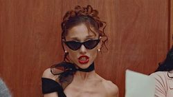 Ariana Grande Bikin Kejutan Lagi