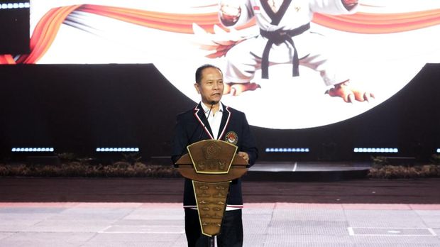 Asian Taekwondo Indonesia Open Championships 2026 8th Asian Taekwondo Indonesia Open Championships 2026 resmi dibuka di Tennis Indoor Senayan, Jakarta, Minggu (2/8/2026). Turnamen level G2 World Taekwondo ini diikuti 531 atlet dari 36 negara dan menjadi ajang perebutan poin menuju Olimpiade Los Angeles 2028.