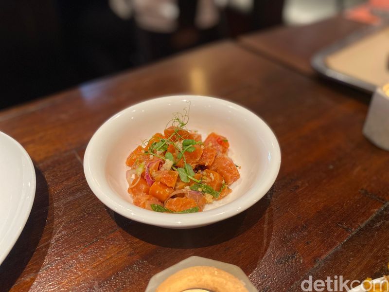 Dari Timur ke Barat, Kolaborasi Spesial Kuliner Manado dan Smokehouse Amerika Kolaborasi Spesial Kuliner Manado dan Smokehouse Amerikadari LC Smokehouse dan Mata Karanjang
