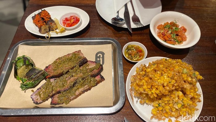 Kolaborasi Spesial Kuliner Manado dan Smokehouse Amerika
dari LC Smokehouse dan Mata Karanjang