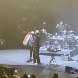 Singapura Resmi Larang Band Inggris Massive Attack Usai Pro-Palestina