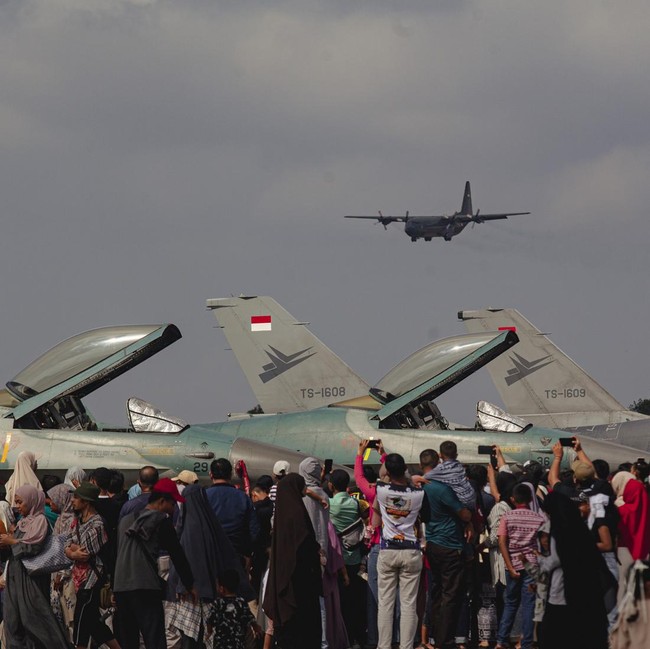 Enam Jet Tempur F-16 Meriahkan Open Base Lanud Hang Nadim di Batam