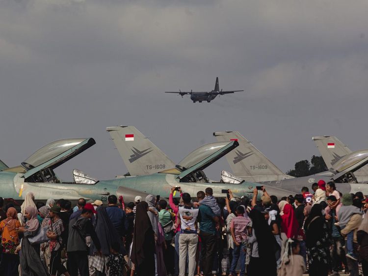 Enam Jet Tempur F-16 Meriahkan Open Base Lanud Hang Nadim di Batam