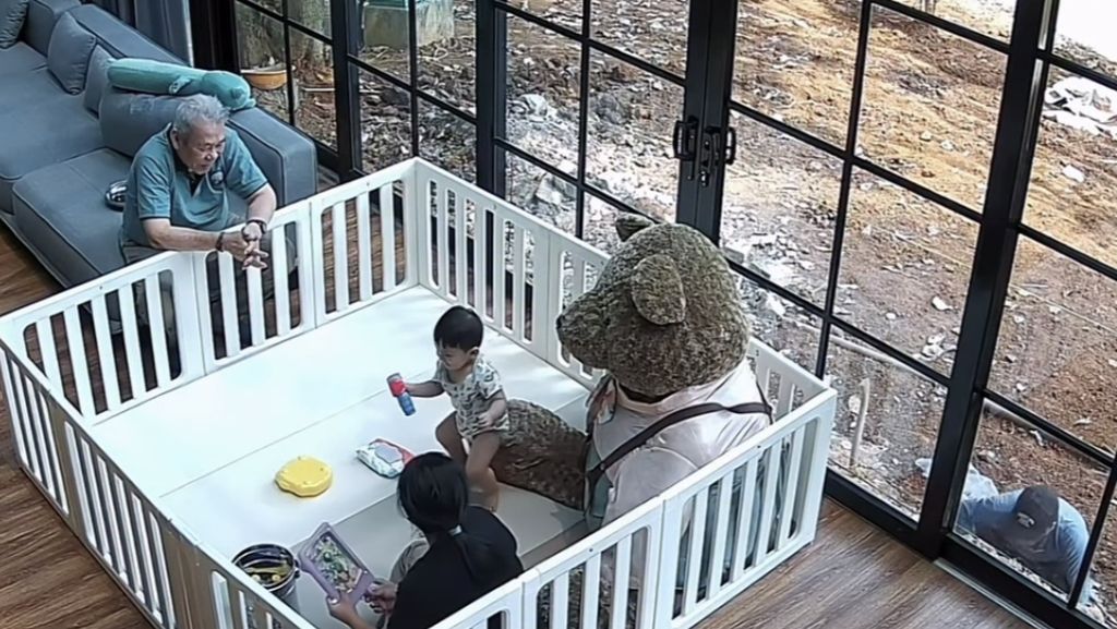 Detik-detik Anak Erika Carlina Pertama Kali Melangkah
