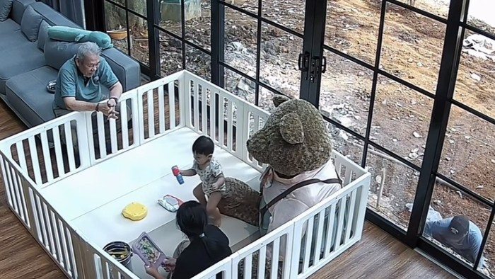 Langkah pertama anak Erika Carlina