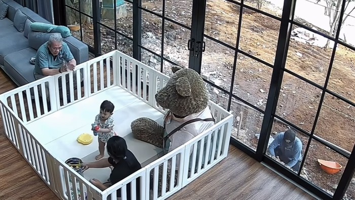 Langkah pertama anak Erika Carlina