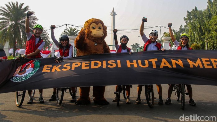 Sejumlah pesepeda mengawali perjalanan panjang melintasi Pulau Sumatera dengan membawa misi menjaga kelestarian hutan dan melindungi habitat orangutan. Ekspedisi tersebut menjadi bagian dari kampanye untuk meningkatkan kepedulian masyarakat terhadap ancaman deforestasi dan eksploitasi hutan di Indonesia.