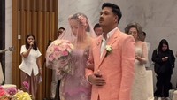 Holly Matrimony Joanna dan Christover sangat khidmat. (Foto: Instagram @joannaalexandra @weaddings)