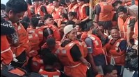 Sejumlah Penumpang Loncat ke Laut Usai KM Mutiara Sentosa Dilalap Api
