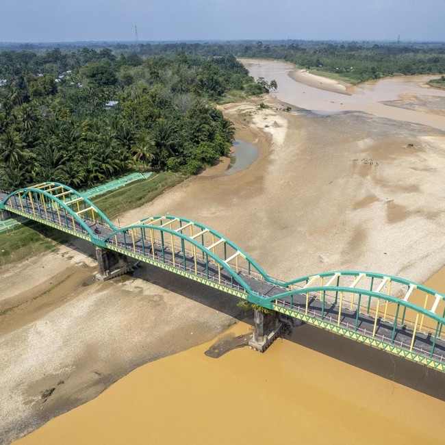 Kemarau Surutkan Sungai Batang Tembesi, Pasir Nyaris Tutupi Aliran