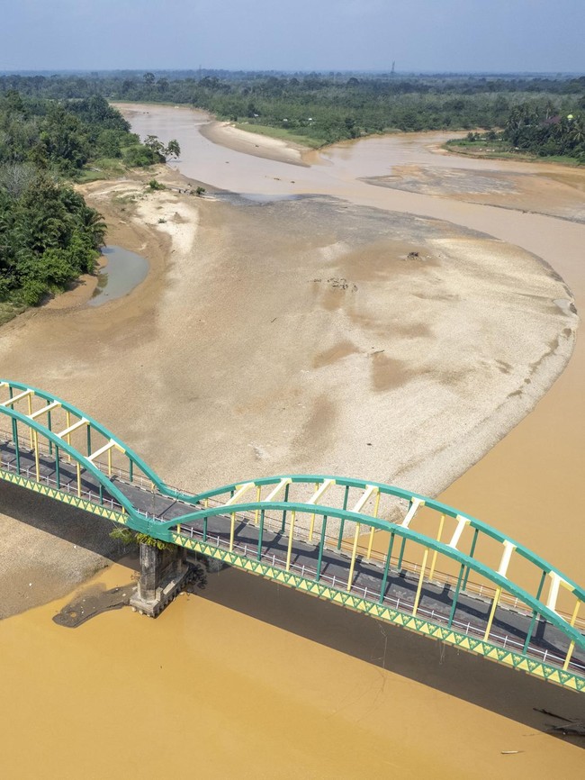 Kemarau Surutkan Sungai Batang Tembesi, Pasir Nyaris Tutupi Aliran
