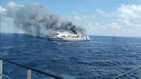 Kemenhub Kebut Evakuasi Penumpang KM Mutiara Sentosa yang Terbakar di Madura