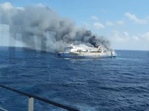 Kemenhub Kebut Evakuasi Penumpang KM Mutiara Sentosa yang Terbakar di Madura