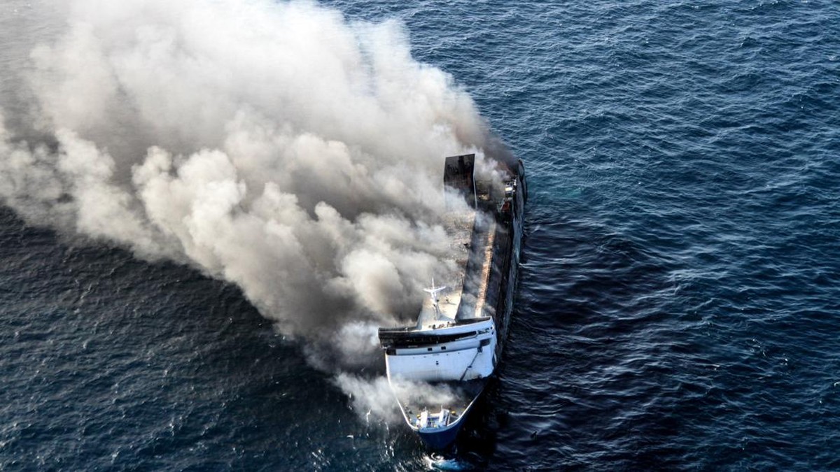 Polisi Temukan Selisih Manifes KM Mutiara Sentosa yang Terbakar