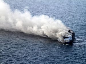 Saling Lempar Tanggung Jawab Manifes KM Mutiara Sentosa yang Terbakar