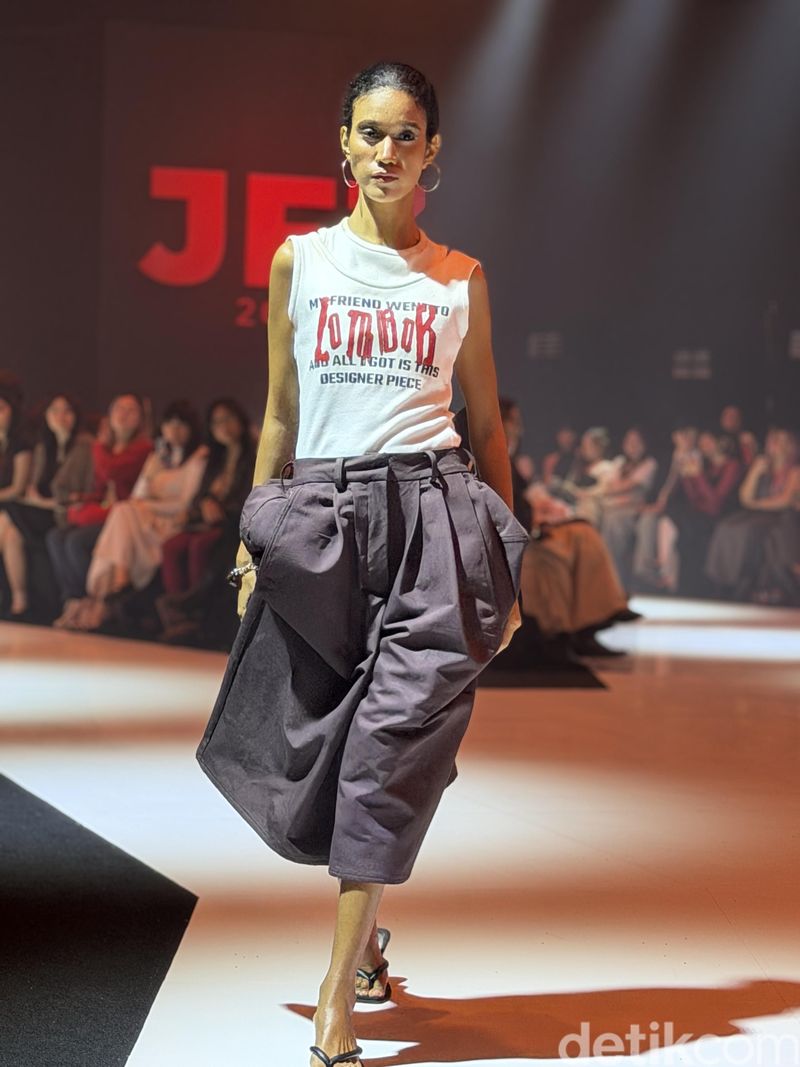 Koleksi Garuda rancangan MICKAEL NANA & BEATRICE ANGELICA dari Pintu Residency tampil di JF3 Fashion Festival 2026.