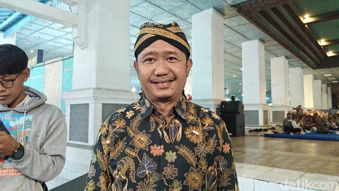 Kuasa Hukum Gusti Moeng, Sigit Nugroho Sudibyanto, ditemui di Pagelaran Keraton Solo, Minggu (2/8/2026).