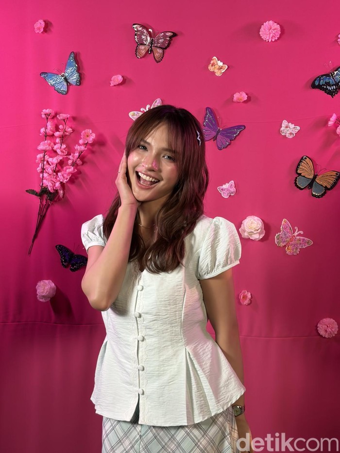 Maysha Jhuan merilis single terbaru berjudul Kamu Doang.