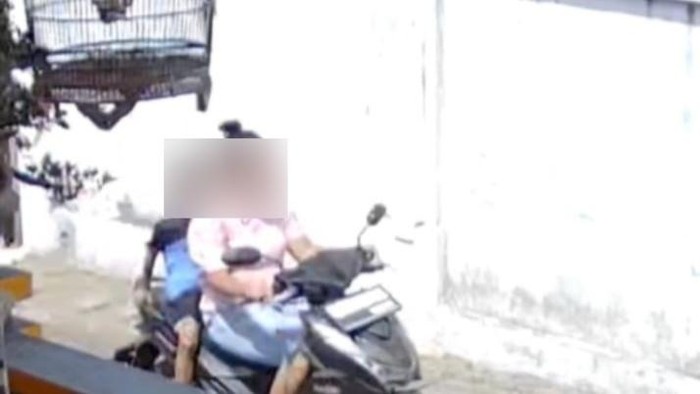 Pembobol rumah di Banyuwangi terekam CCTV beraksi dengan membawa anak