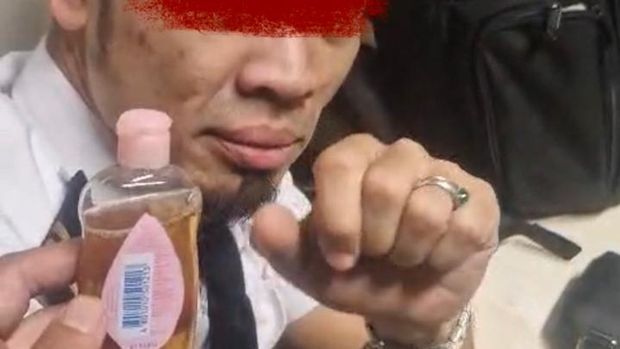 Pilot asing Mohd Saufi yang ditangkap di Bandara Soetta mencoba mengelabui petugas dengan urine 'bersih'. (dok.istimewa)